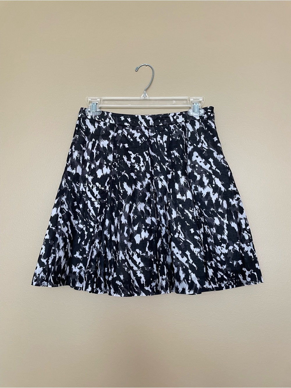 {LOFT} 00P Black and Gray A-line Skirt